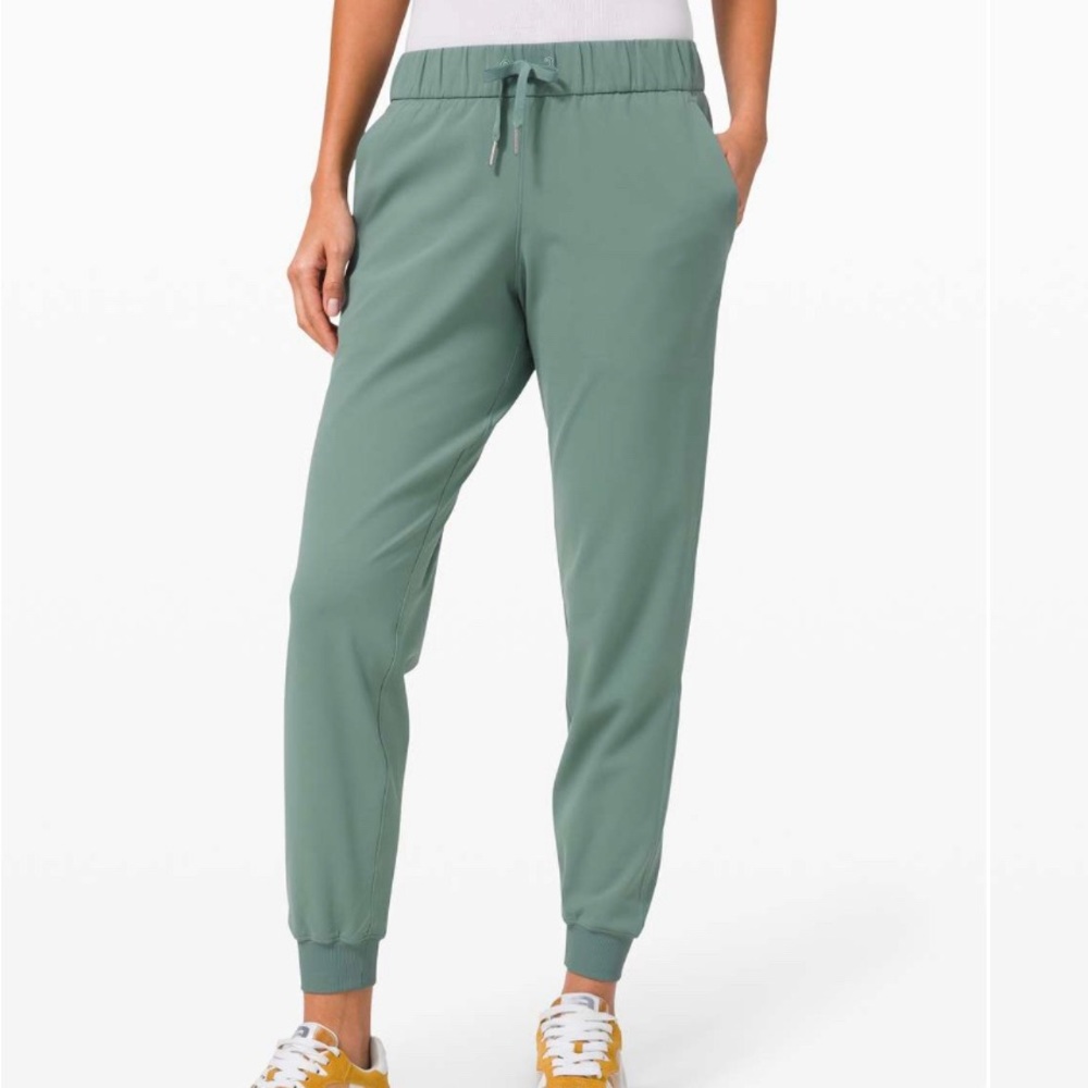 Lululemon On The Fly Jogger Luxtreme Tidewater Teal Size 4 NWT